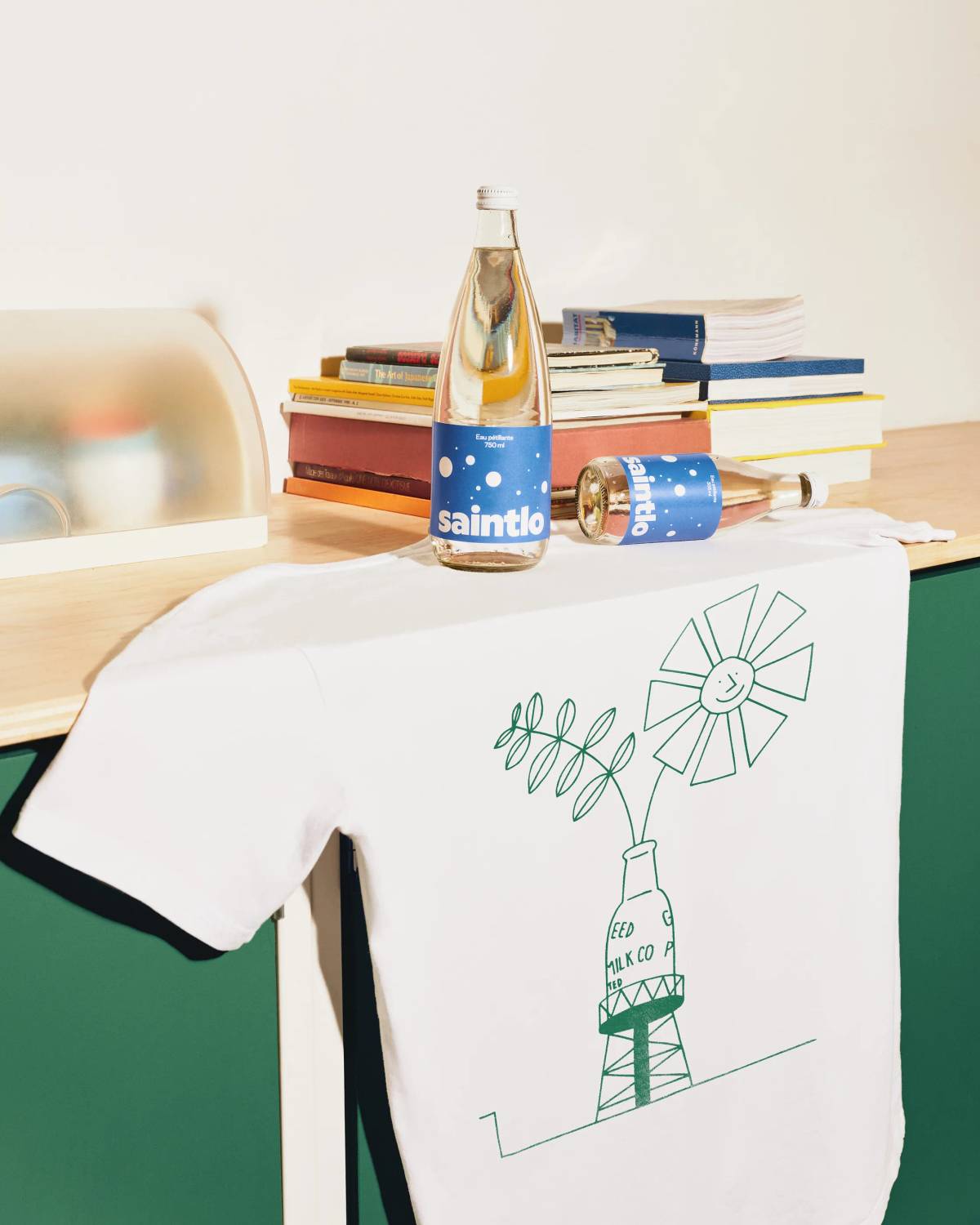 Saintlo: T-shirt and bottle