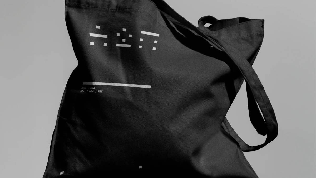 A2M: Tote bag