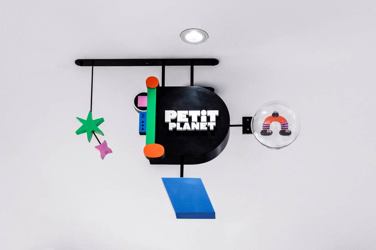 Petit Planet: Hanging signage