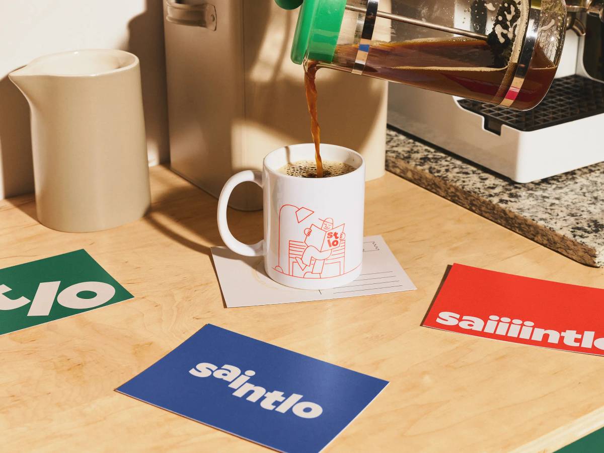 Saintlo: Cup & postcards