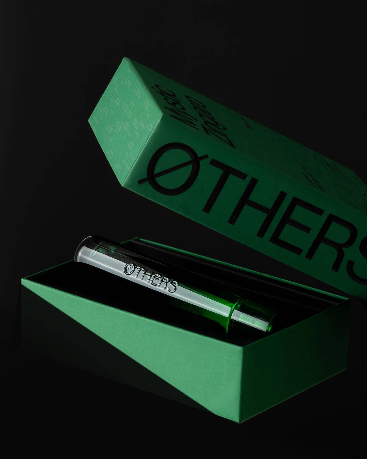 ØTHERS: Packaging close-up